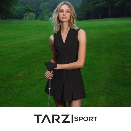 WOMAN IN A STYLISH GOLF DRESS WITH PLEATS